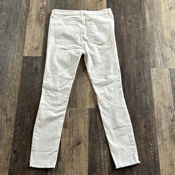Wild Fable Women’s White Distressed Ripped Skinny Jeans Raw Hem Size 8 - Picture 3 of 10